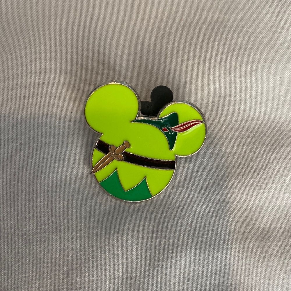 Mickey Mouse Icon Mystery Pouch - Peter Pan pin